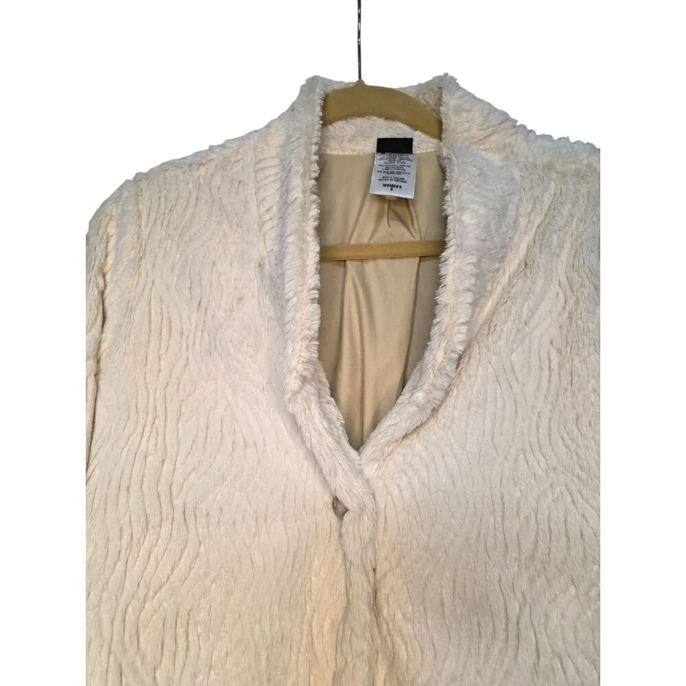 Patagonia Cream Faux Fur Womens Jacket Size‎ S Lined Soft Texture Button Closure